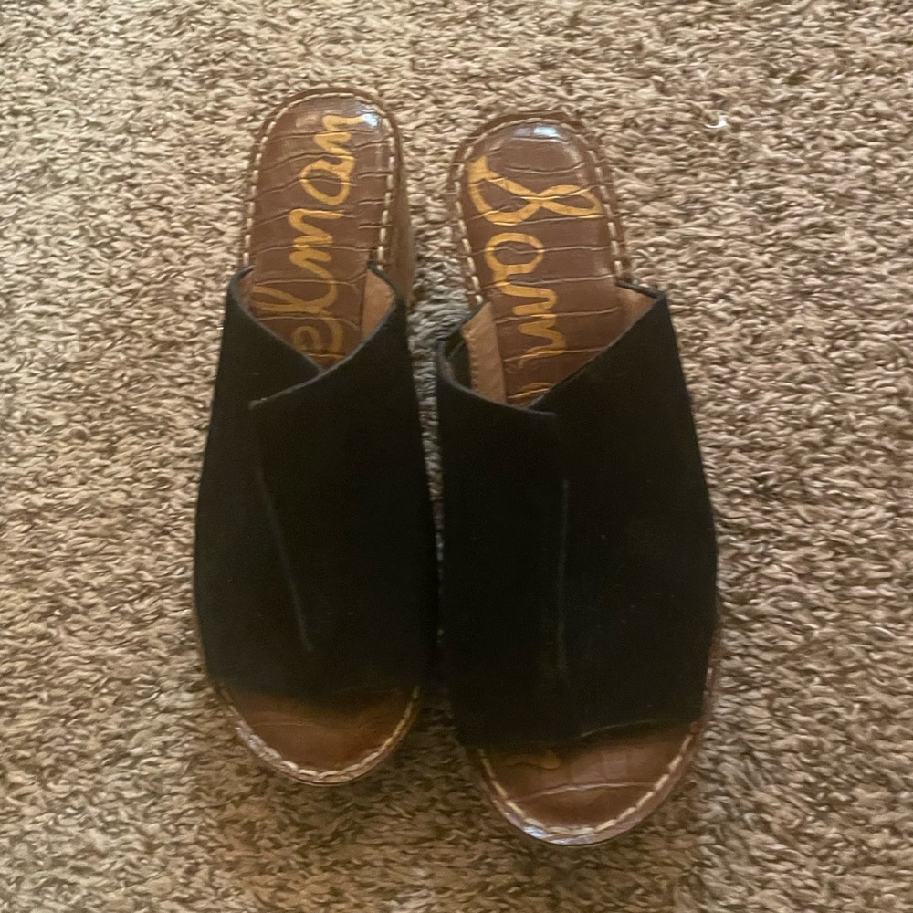Peep toe suede Sandals